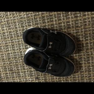 Under armor tennis shoes